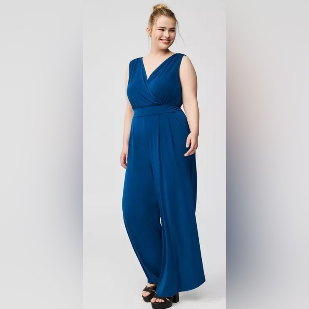 NWT Torrid Blue Studio Knit Surplice Tie Back Jumpsuit
Size 2 - 18/20